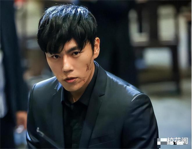 45岁秦昊“无人敢惹”，再次给娱乐圈敲响警钟