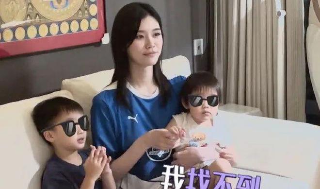 看了奚梦瑶女儿的正脸，才知道四太梁安琪的基因有多强大