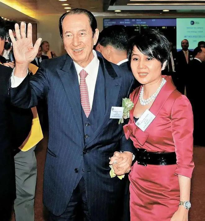 看了奚梦瑶女儿的正脸，才知道四太梁安琪的基因有多强大