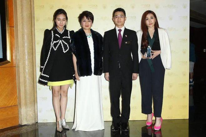看了奚梦瑶女儿的正脸，才知道四太梁安琪的基因有多强大