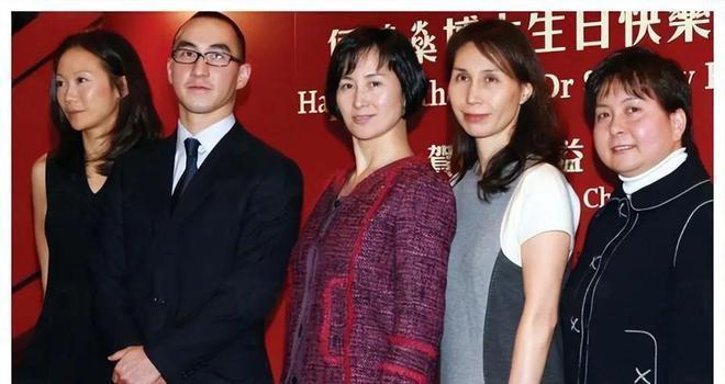 看了奚梦瑶女儿的正脸，才知道四太梁安琪的基因有多强大
