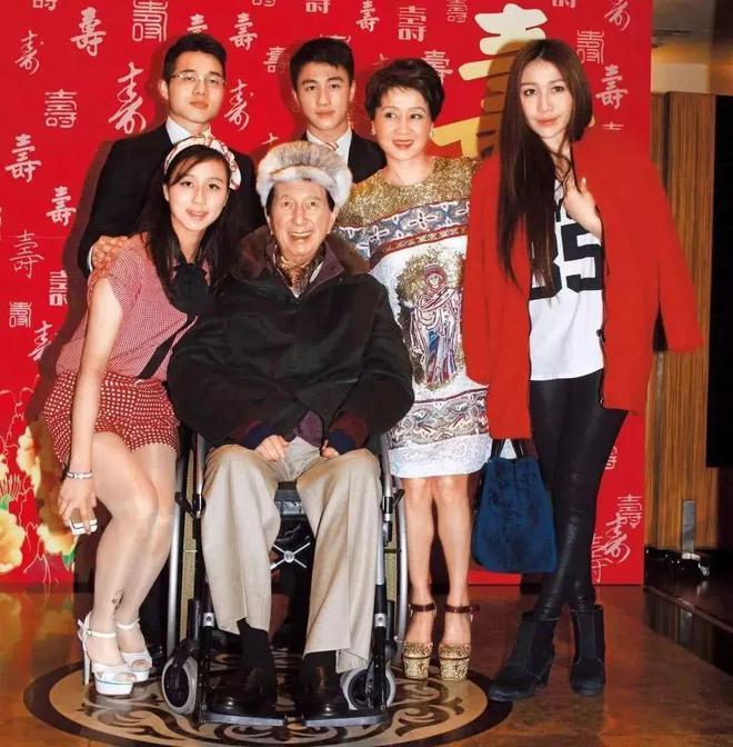 看了奚梦瑶女儿的正脸，才知道四太梁安琪的基因有多强大