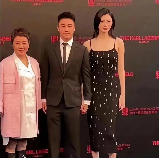 看了奚梦瑶女儿的正脸，才知道四太梁安琪的基因有多强大
