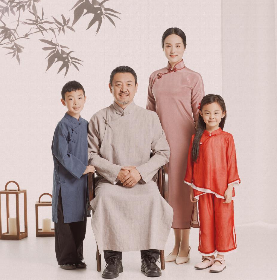 她是著名歌唱家，不惧流言嫁三婚丈夫，三年生一儿一女，如今怎样