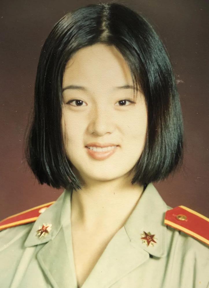 她是著名歌唱家，不惧流言嫁三婚丈夫，三年生一儿一女，如今怎样