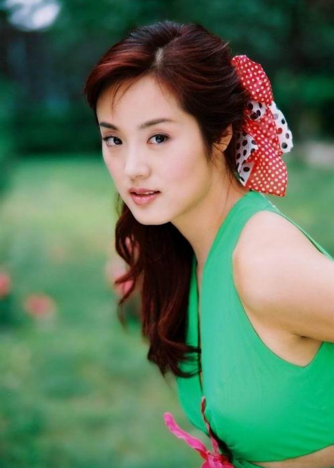 她是著名歌唱家，不惧流言嫁三婚丈夫，三年生一儿一女，如今怎样