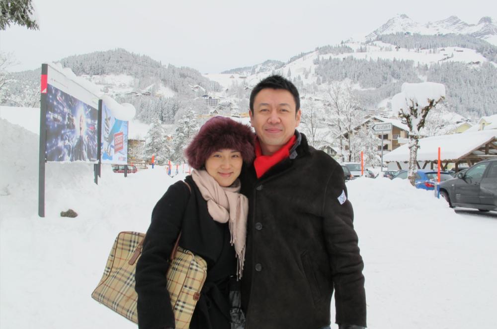 她是著名歌唱家，不惧流言嫁三婚丈夫，三年生一儿一女，如今怎样
