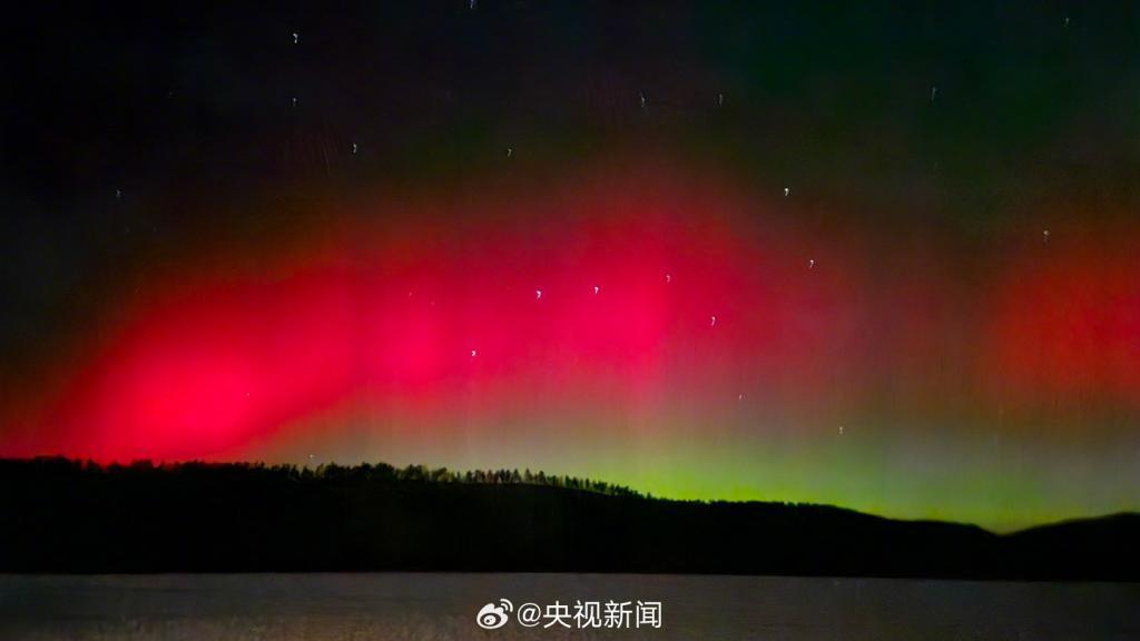 “西瓜”配色，#北京极光#冲上热搜：色彩绚丽、罕见奇观