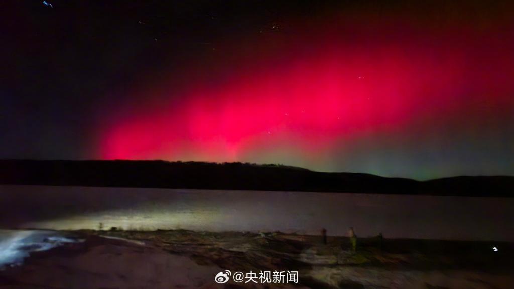 “西瓜”配色，#北京极光#冲上热搜：色彩绚丽、罕见奇观