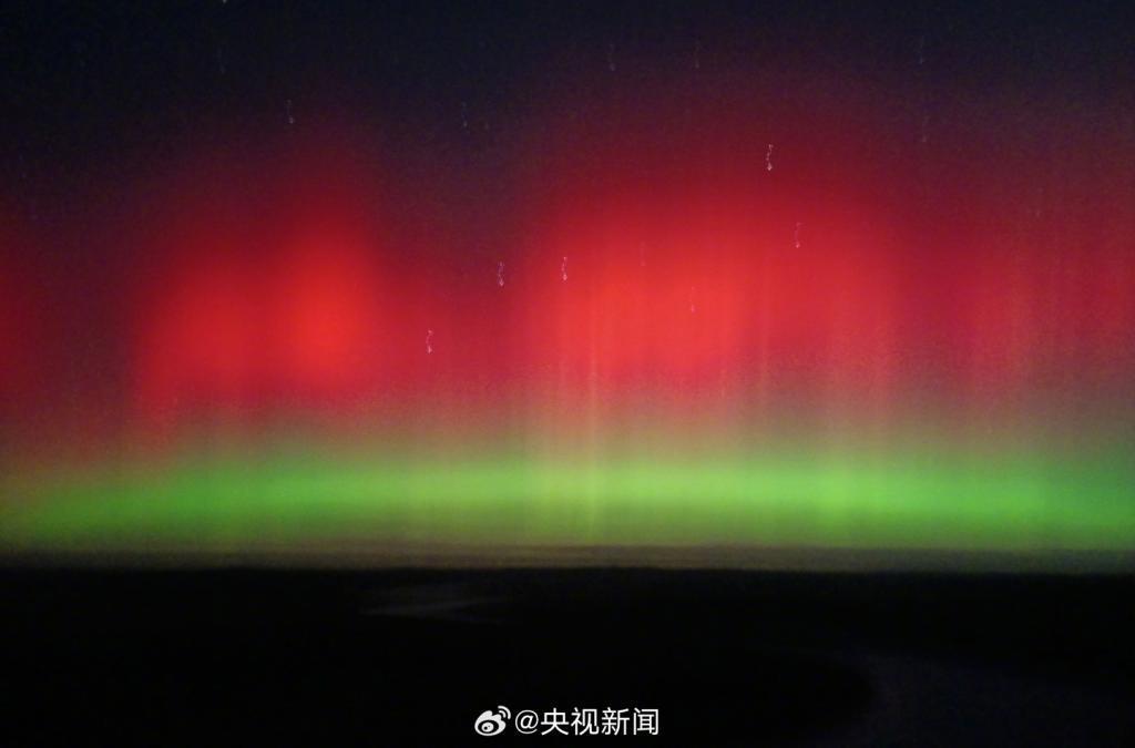 “西瓜”配色，#北京极光#冲上热搜：色彩绚丽、罕见奇观