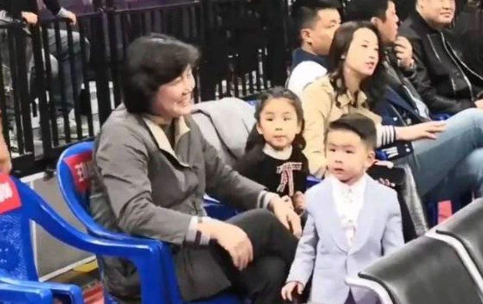 官宣离婚！恩爱夫妻不演了，出轨女网红还生了娃！