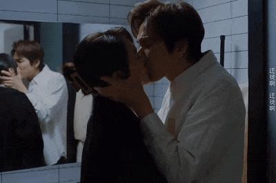 被他亲到腿软？吃点好的吧