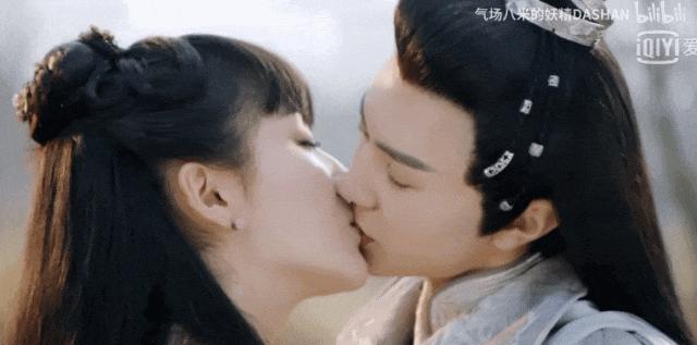 被他亲到腿软？吃点好的吧