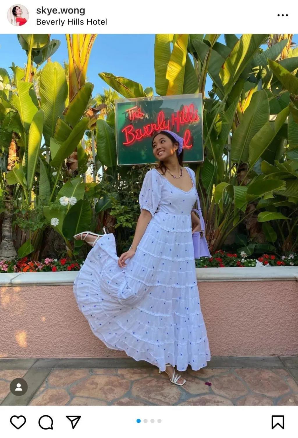 还记得巴黎名媛舞会吗？她穿着中国红走出去了？