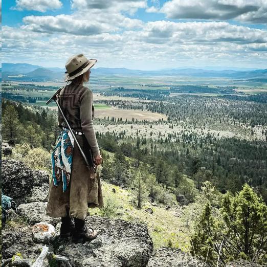 游牧人生！美国女子在野外生活近4年 以路杀为食：不愿它白白死去