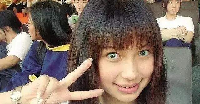 杨颖15岁在日本的照片被翻出，满身风尘味，网友惊呼：难怪能驾驭疯马秀