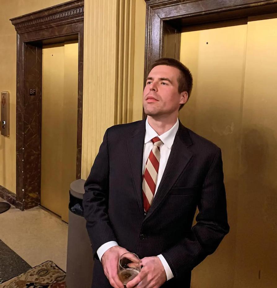 涉嫌10刀弑母，纽约政治活动家被捕