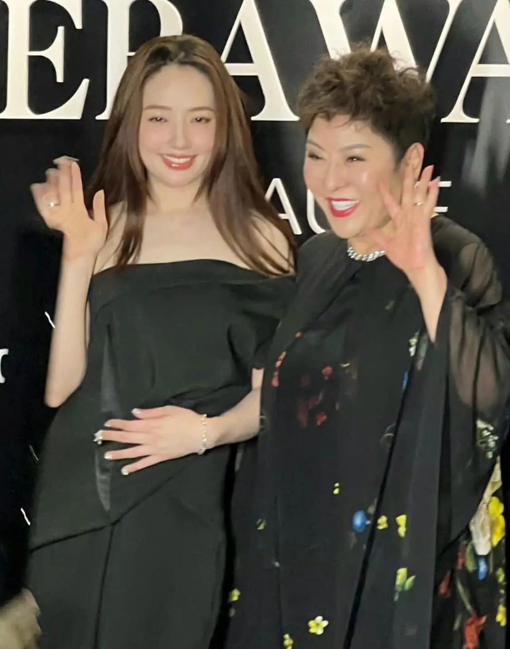 向佐在机场搂着郭碧婷,女儿正脸曝光像混血娃