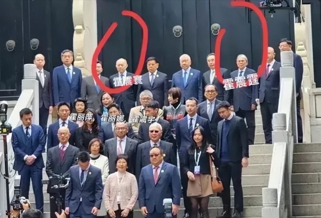 霍家大合照：郭晶晶彰显主母地位，何超琼梁安琪不同框