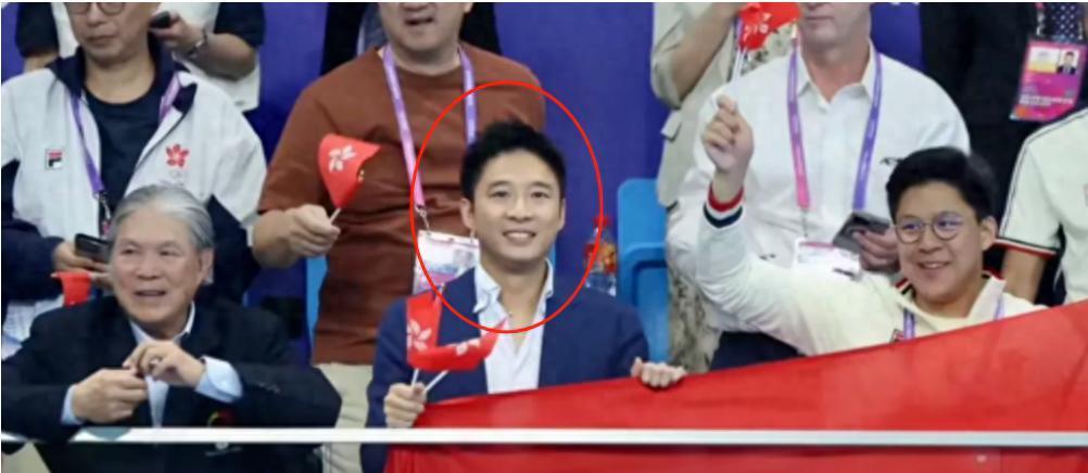 霍家大合照：郭晶晶彰显主母地位，何超琼梁安琪不同框