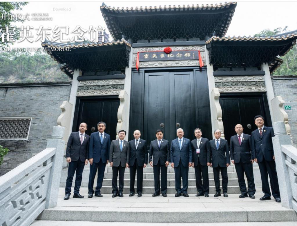 霍家大合照：郭晶晶彰显主母地位，何超琼梁安琪不同框