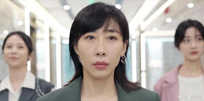 大嘴平胸，这些非要演“绝世美女”的演员，一个比一个尬