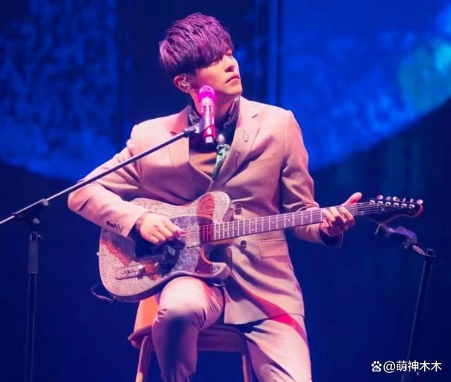 老牌歌手集体崩塌!嘴硬破防、票价跳水,四天王都逃不过