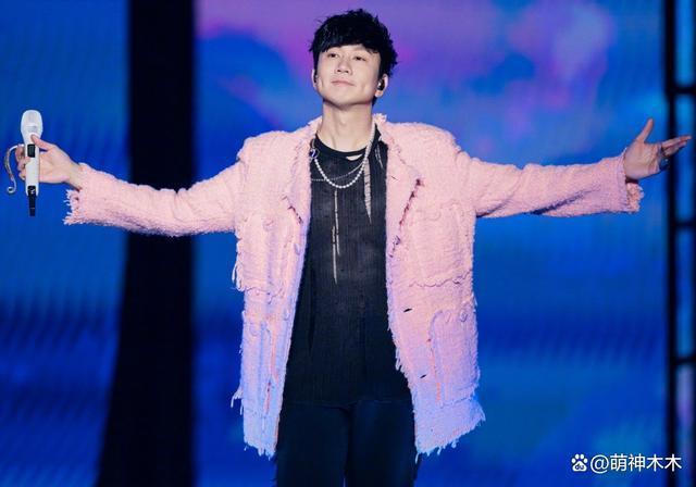 老牌歌手集体崩塌!嘴硬破防、票价跳水,四天王都逃不过