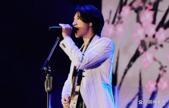 老牌歌手集体崩塌!嘴硬破防、票价跳水,四天王都逃不过