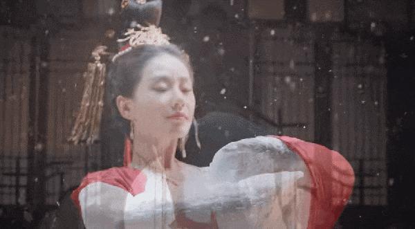 《一念关山》的女扮男装让这位新人出圈，戏外神似刘昊然