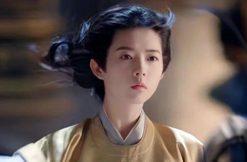 《一念关山》的女扮男装让这位新人出圈，戏外神似刘昊然