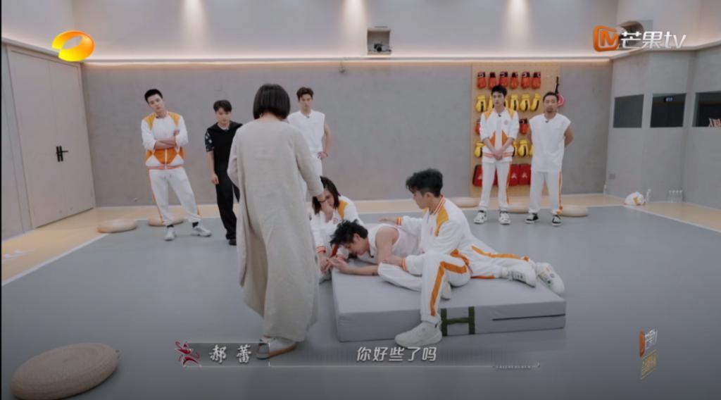 扇巴掌，酒瓶爆头…内娱打架！真爽，爱看