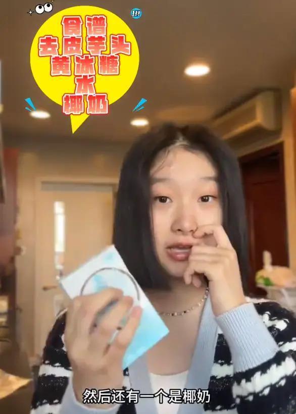 文章女儿素颜出镜，落落大方秀厨艺，千万豪宅很简约