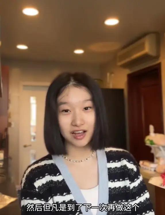 文章女儿素颜出镜，落落大方秀厨艺，千万豪宅很简约