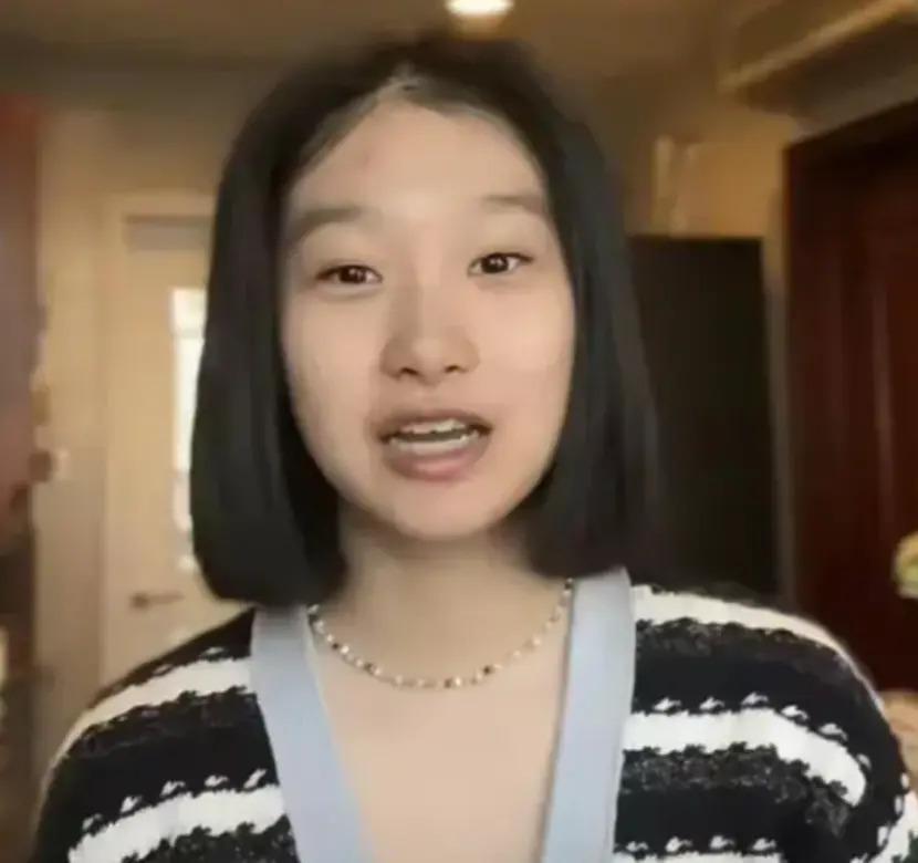 文章女儿素颜出镜，落落大方秀厨艺，千万豪宅很简约