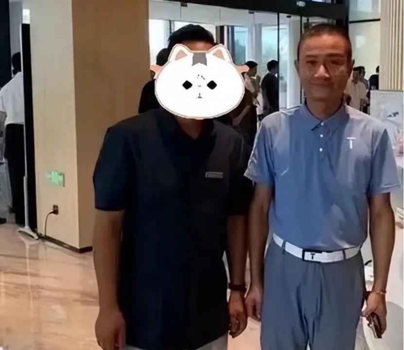 文章女儿素颜出镜，落落大方秀厨艺，千万豪宅很简约