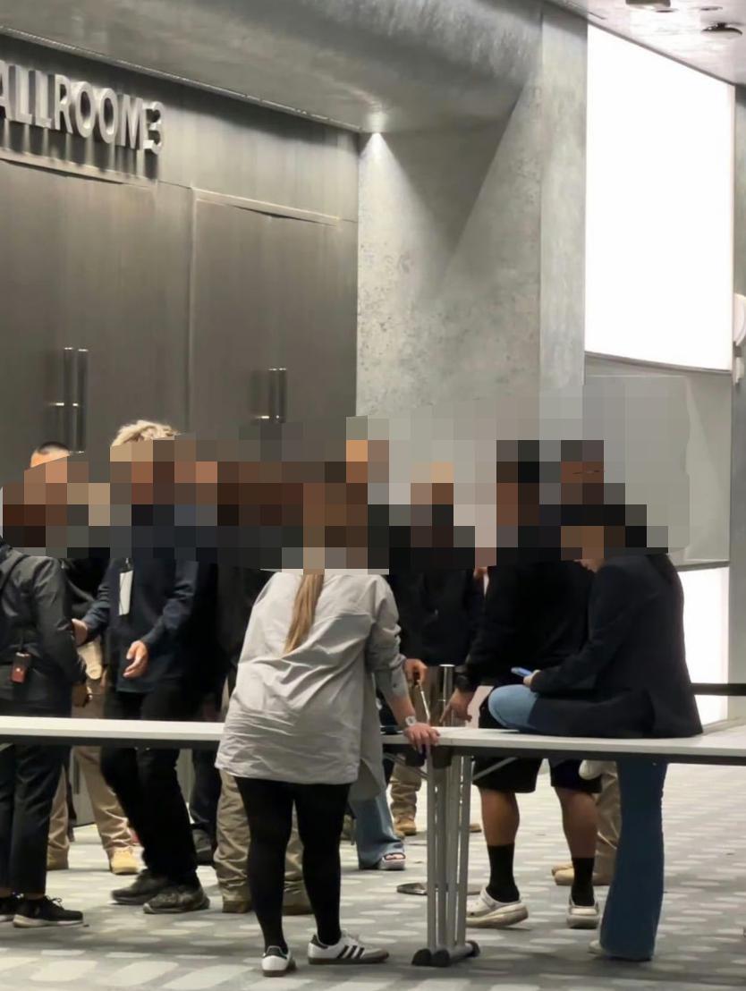 突发！100多名中国游客被限制人身自由！这场演唱会闯大祸了！