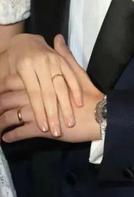 刘嘉玲的脸上没有一丝皱纹