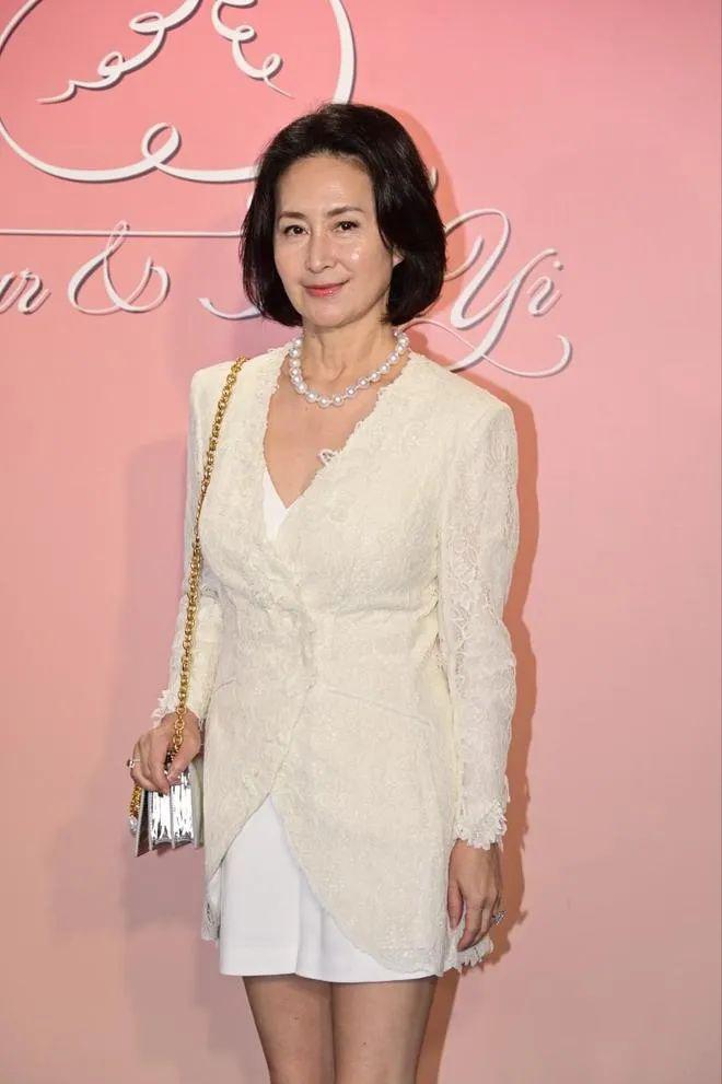 刘嘉玲的脸上没有一丝皱纹