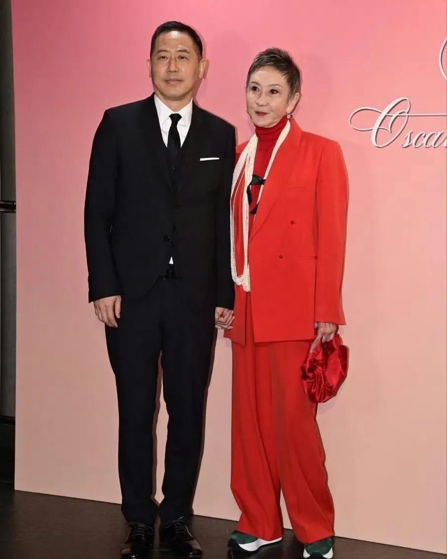 刘嘉玲的脸上没有一丝皱纹