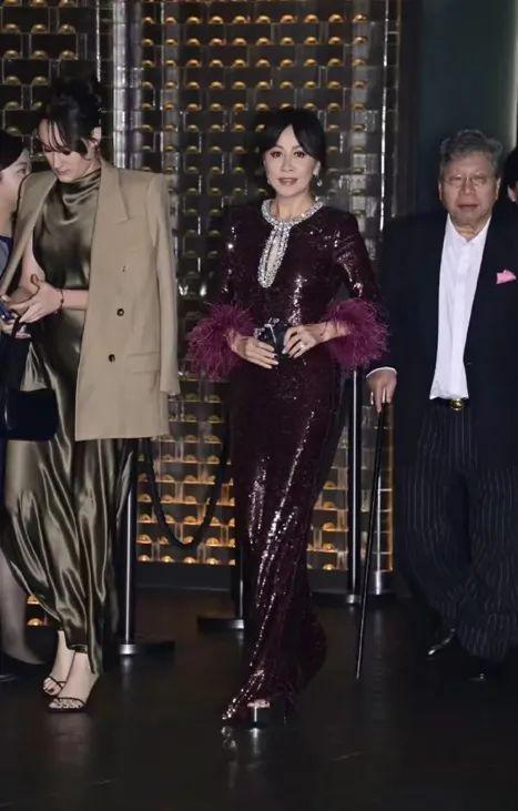 刘嘉玲的脸上没有一丝皱纹