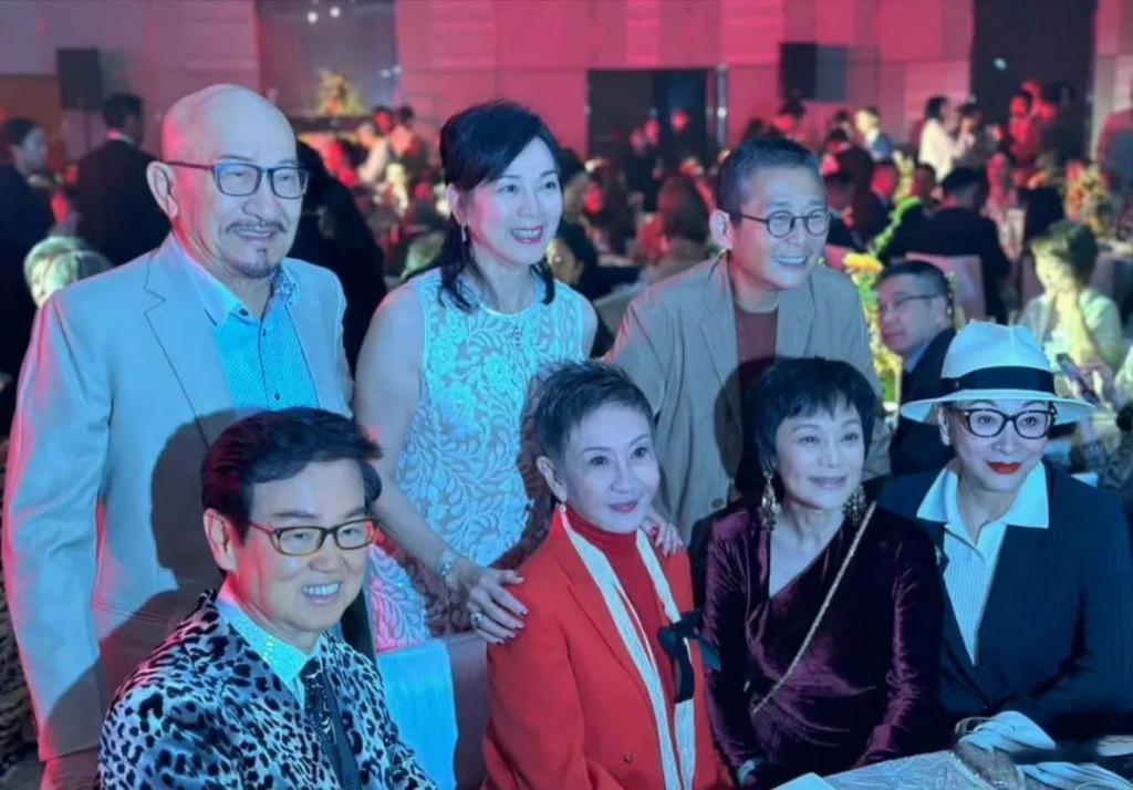 刘嘉玲的脸上没有一丝皱纹