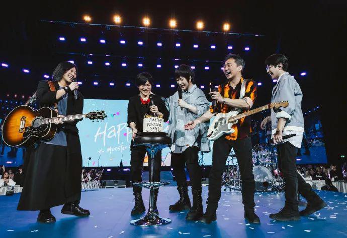 五月天风波背后：“技术流”乐评与华语乐坛假唱史