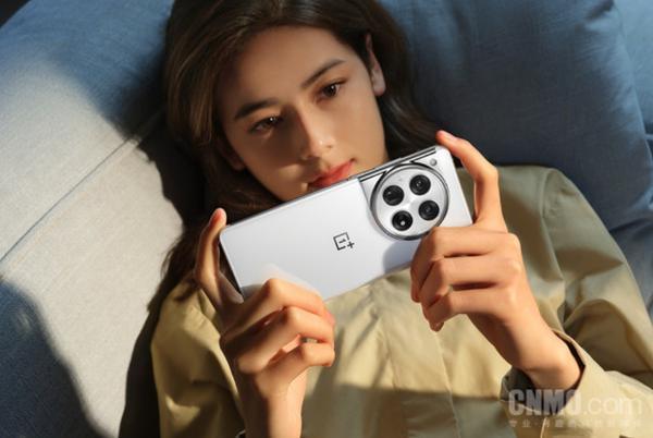 年底购机推荐！这四款新机配置几乎“无短板” 闭眼入