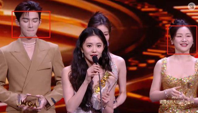 微光盛典太尴尬！何炅主持嘴瓢，颖儿蔡文静撞衫