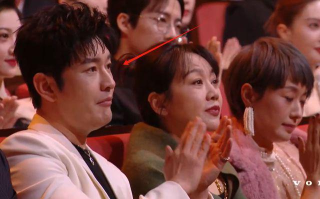 微光盛典太尴尬！何炅主持嘴瓢，颖儿蔡文静撞衫