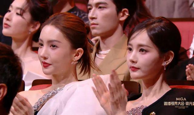 微光盛典太尴尬！何炅主持嘴瓢，颖儿蔡文静撞衫