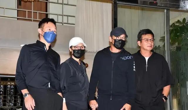 刘德华11岁女儿现身爷爷灵堂，卷发穿黑裙，获保镖护体