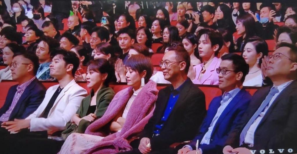 视界大会：第一排仅四位女演员，王栎鑫发言让人心酸