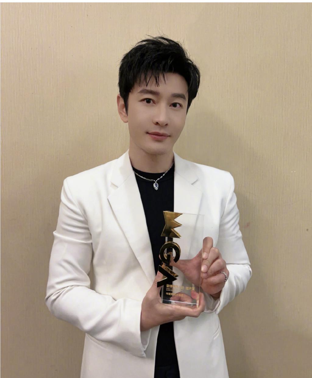 视界大会：第一排仅四位女演员，王栎鑫发言让人心酸